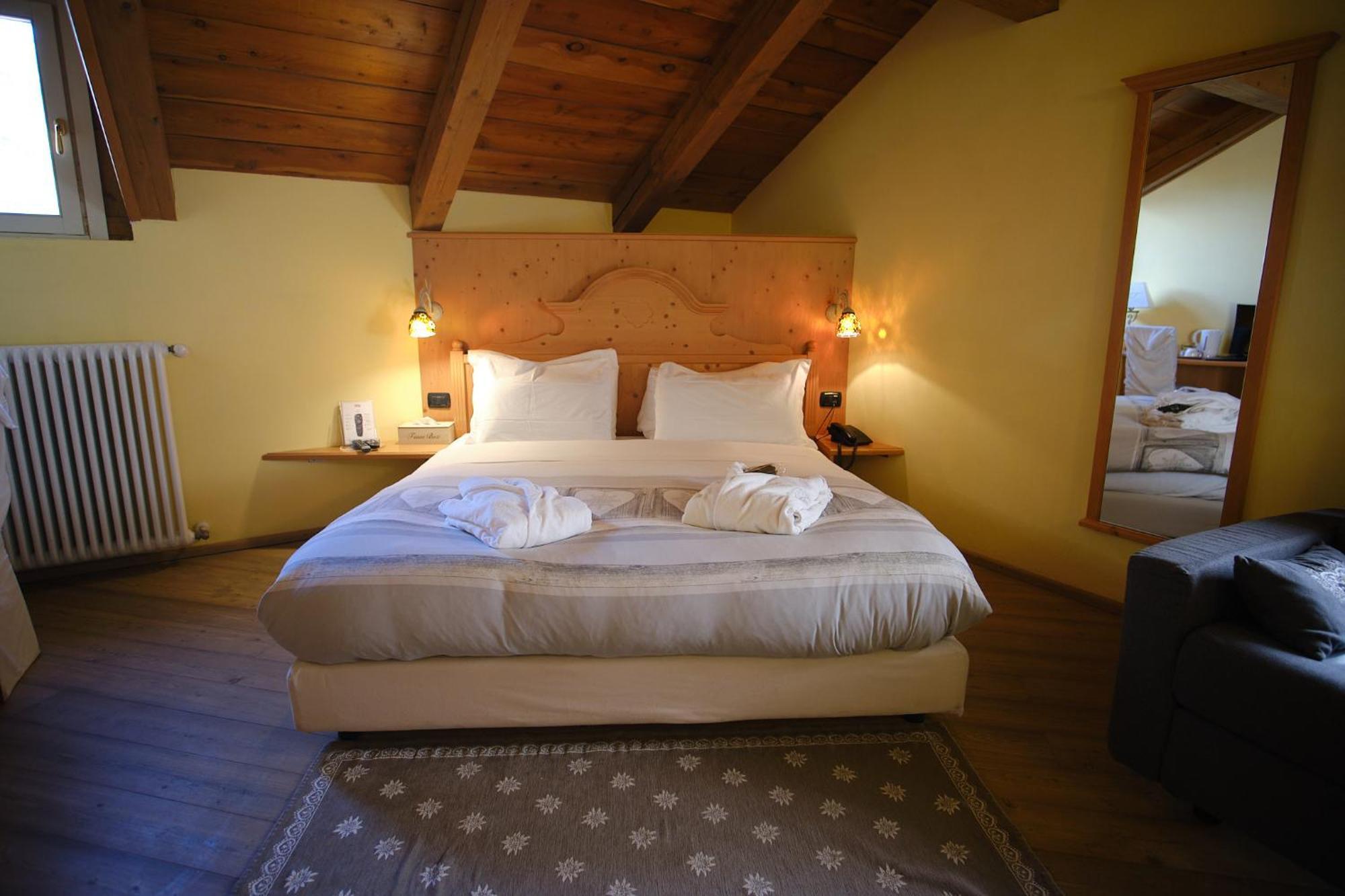 Hotel Bes & 4*